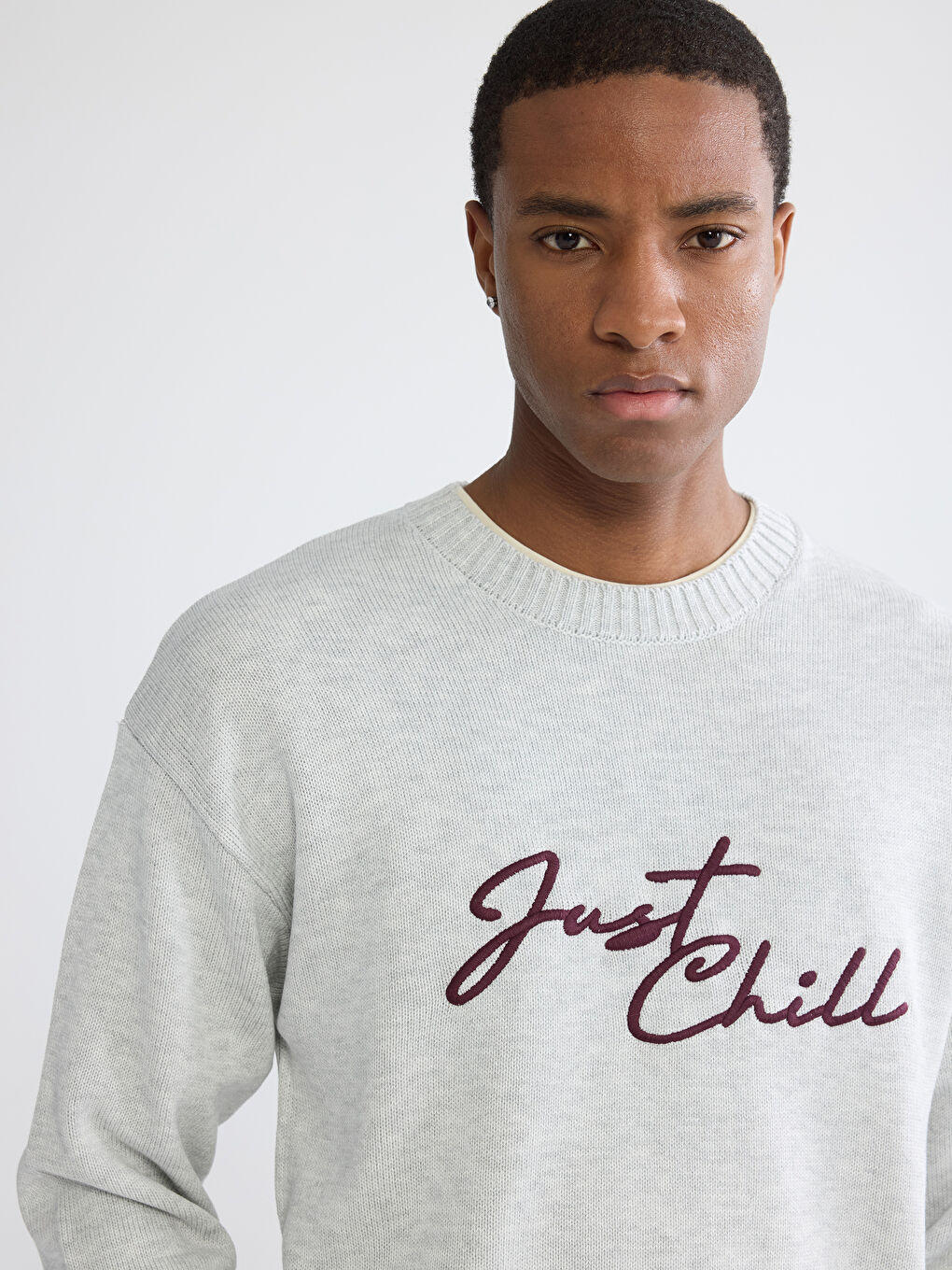 Gri Bisiklet Yaka Nakışlı Erkek Triko Kazak-2