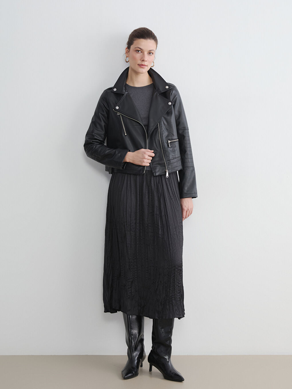 Siyah Kruvaze Yaka Kadın Deri Görünümlü Ceket-1