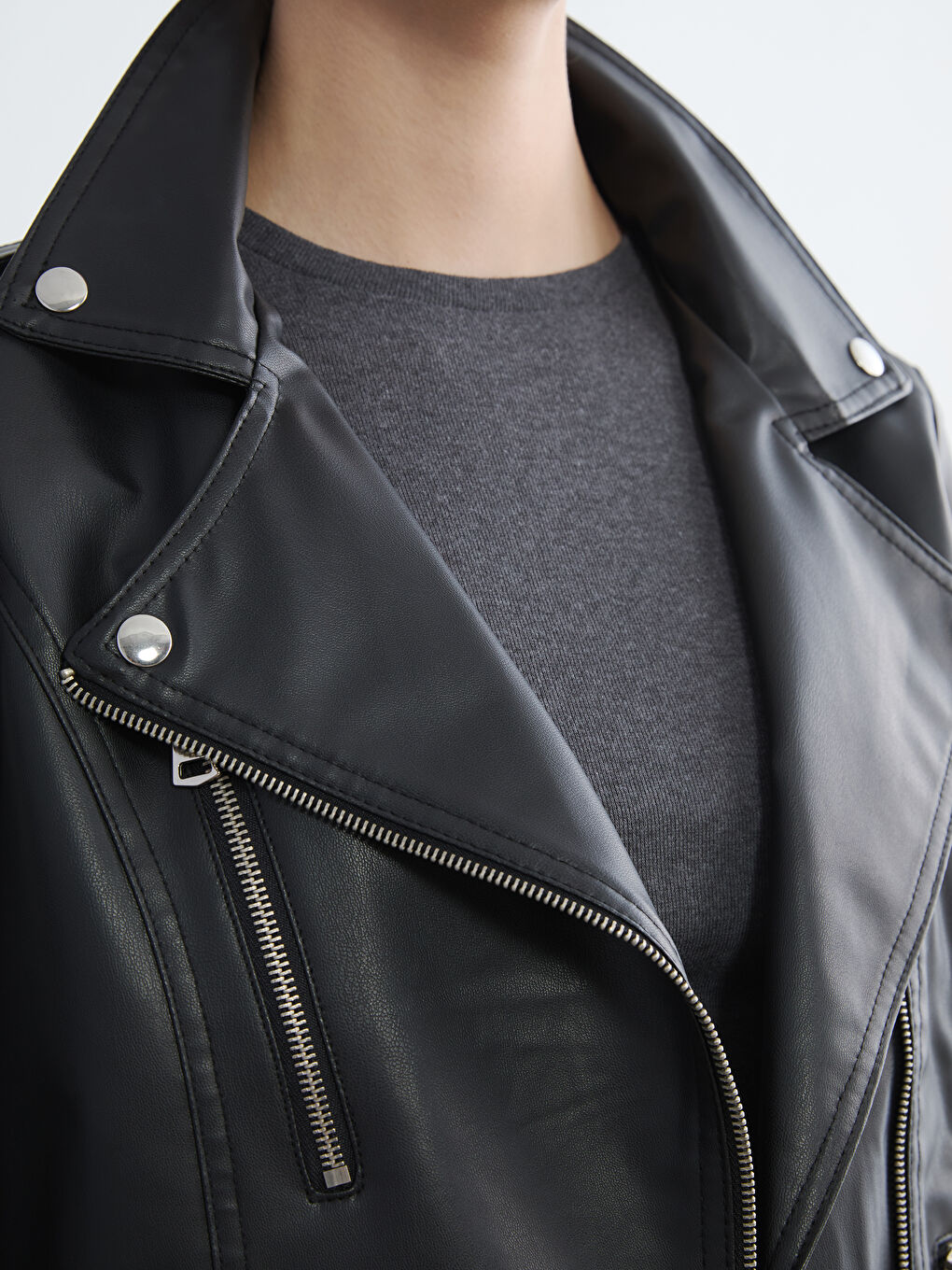 Siyah Kruvaze Yaka Kadın Deri Görünümlü Ceket-2