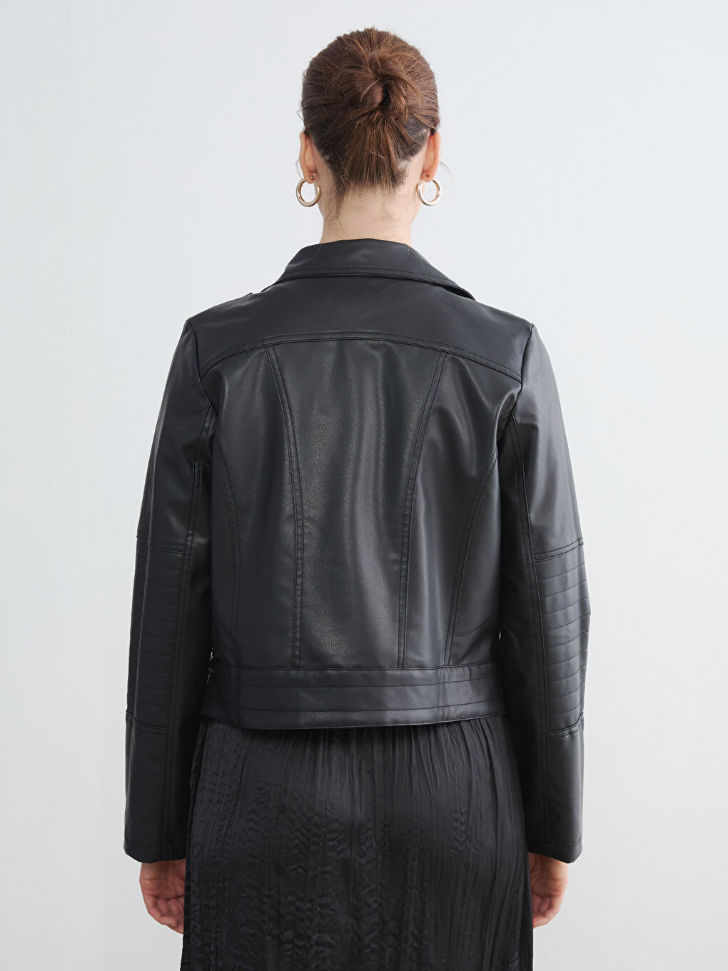 Siyah Kruvaze Yaka Kadın Deri Görünümlü Ceket-4