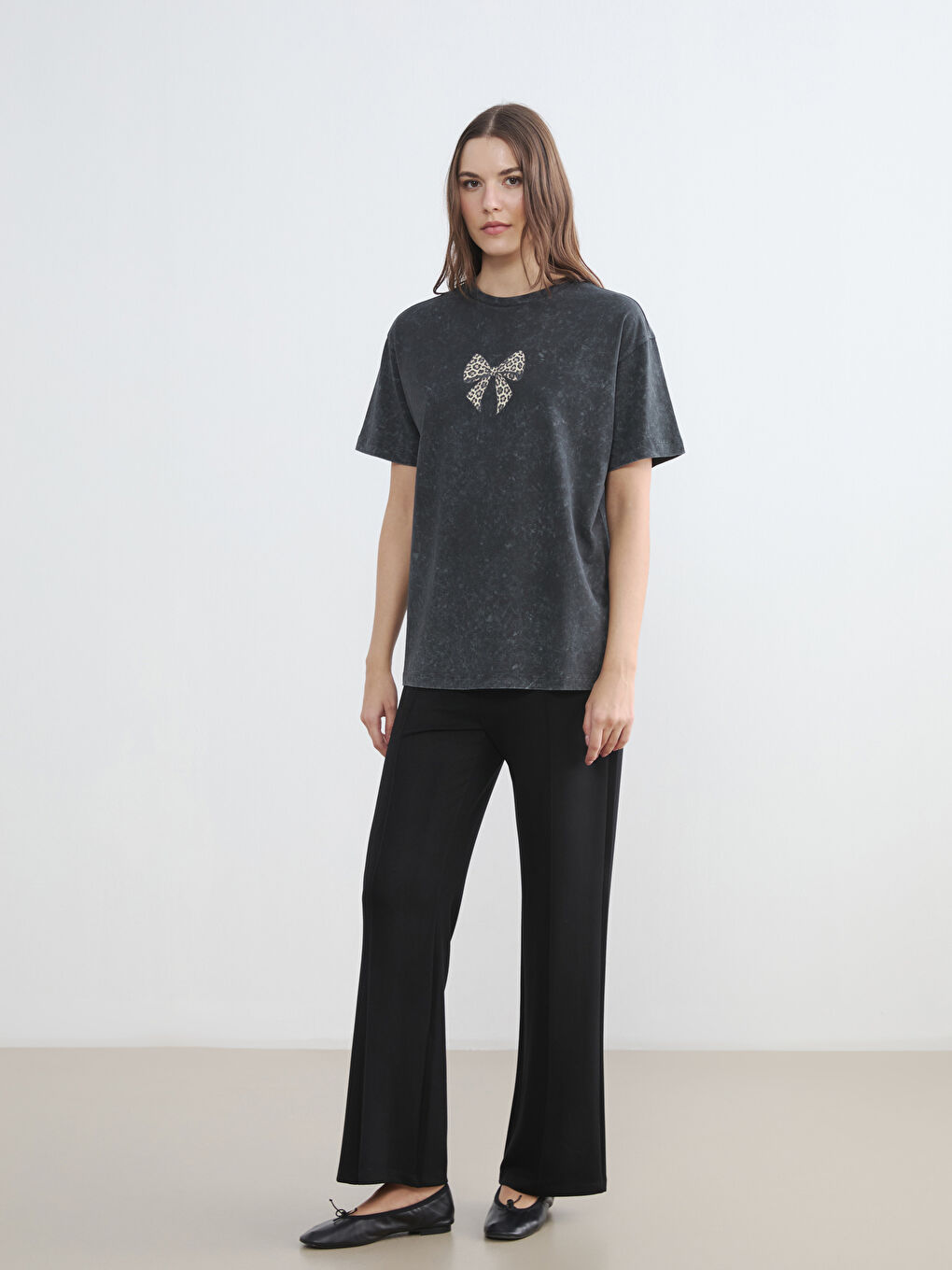 Mavi Leoparlı Fiyonk Baskılı Kadın Tişört-1