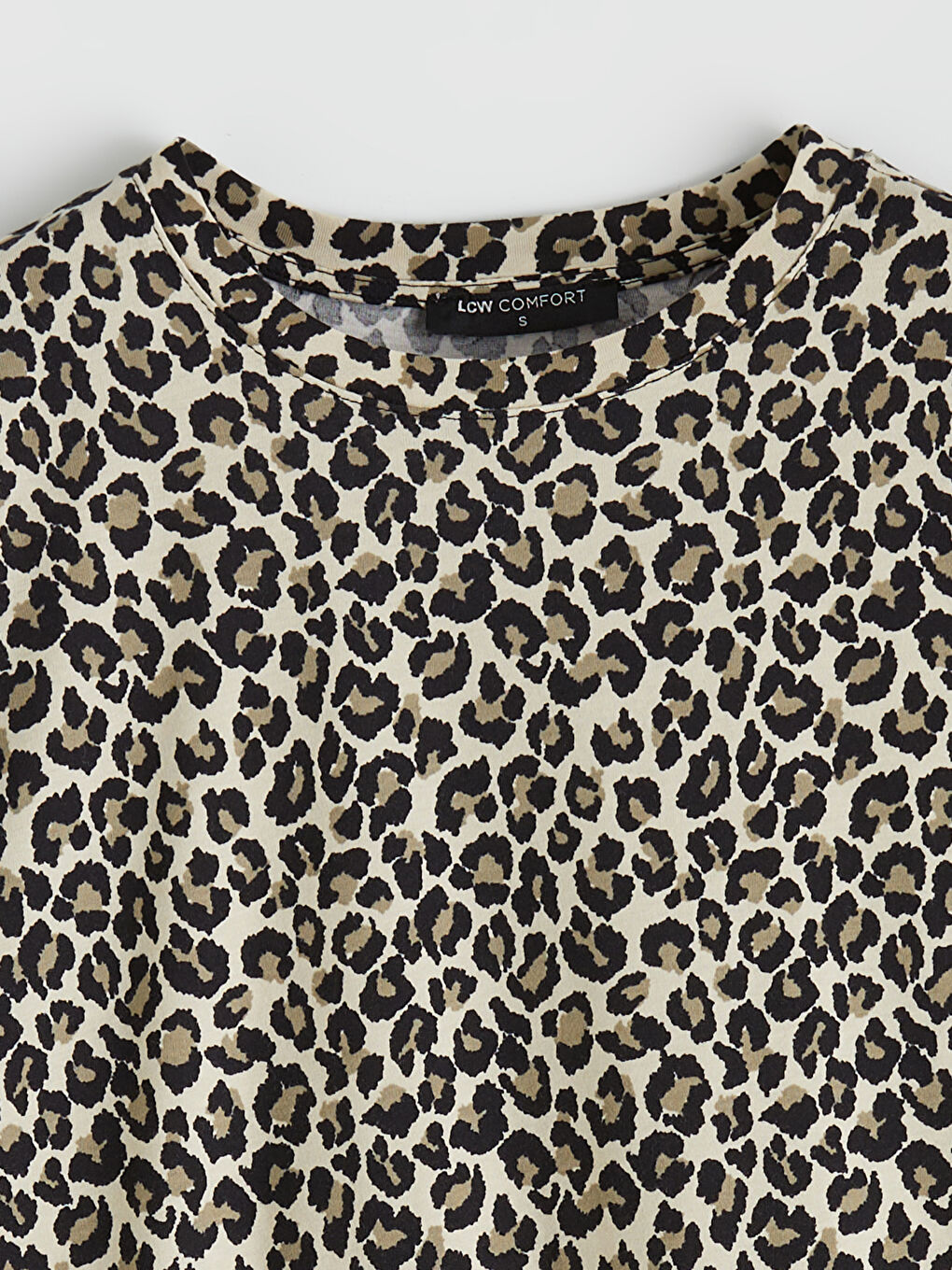 Kahverengi Bisiklet Yaka Leopar Desenli Kadın Tişört-1