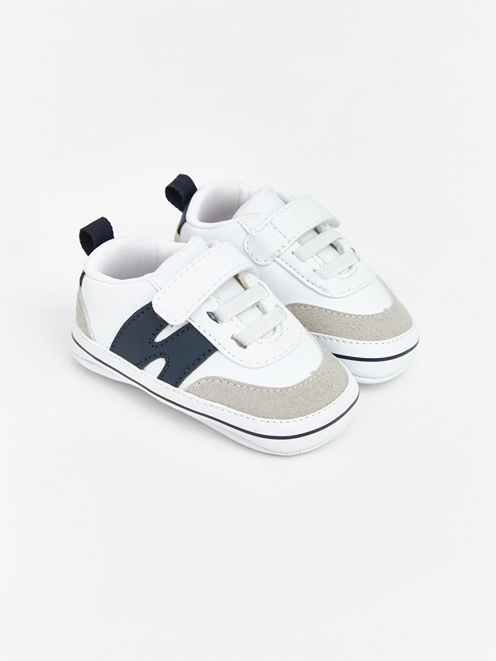 Beyaz Cırt Cırtlı Erkek Bebek Yürüme Öncesi Ayakkabı