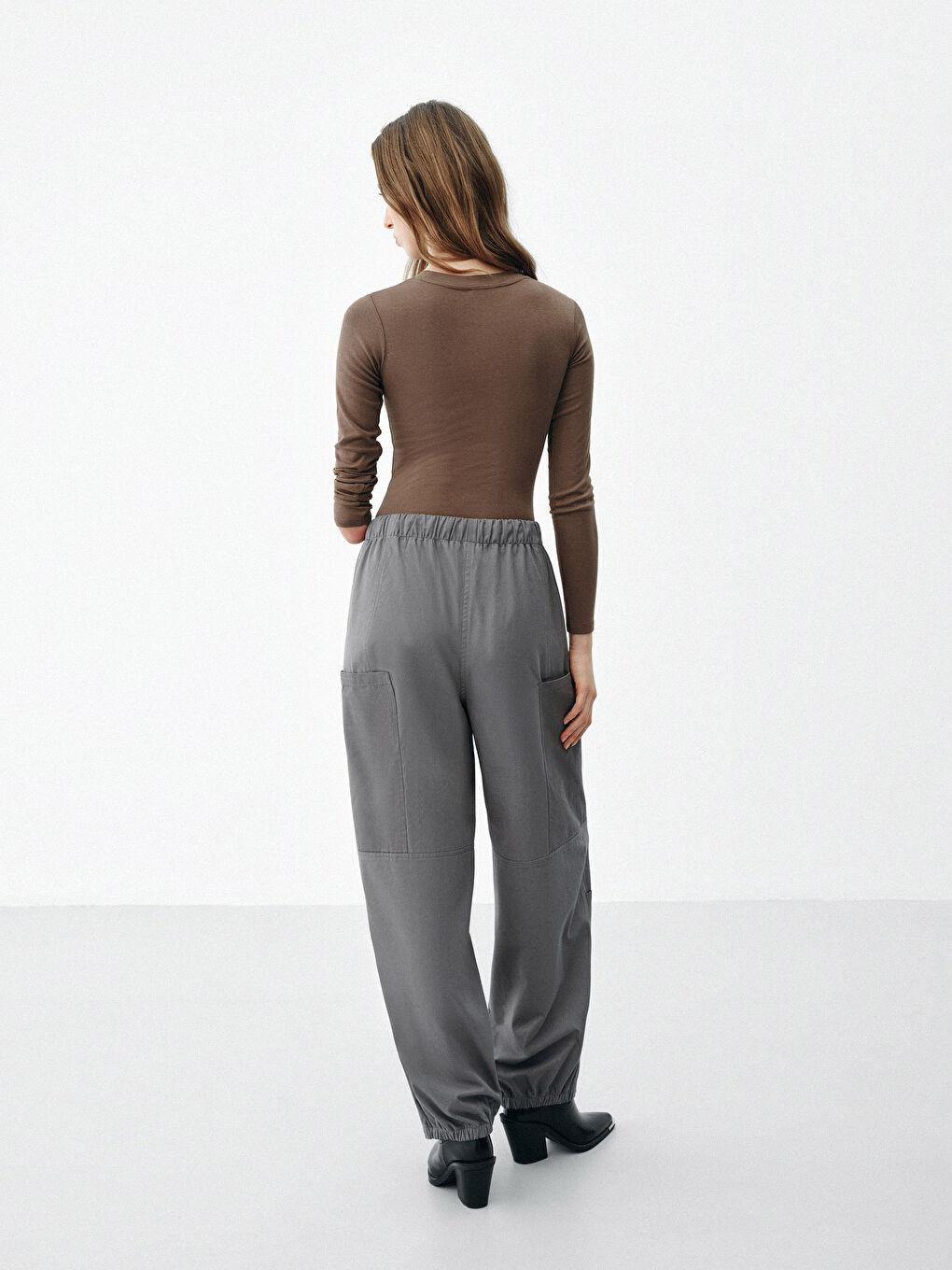 Gri Fonksiyonel Cepli Loose Fit Kadın Pantolon-3