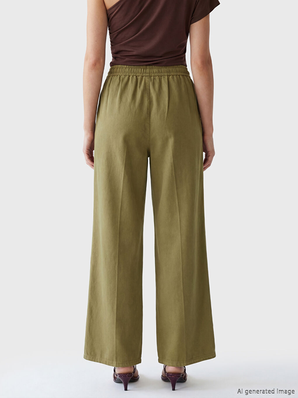 Женские джинсы с эластичным поясом и широкими штанинами-3