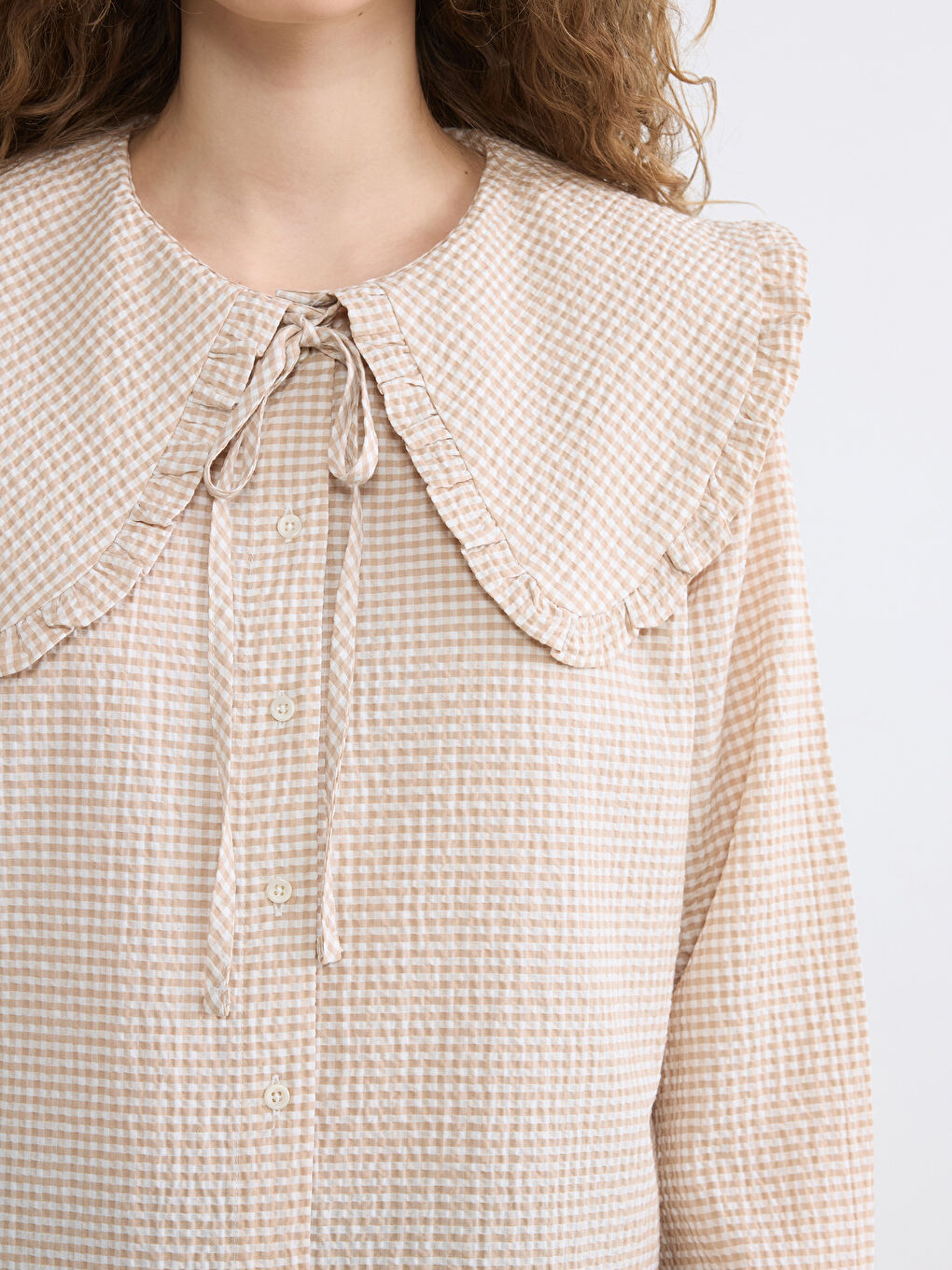 Bej Bebe Yaka Ekose Fırfırlı Bluz	-3