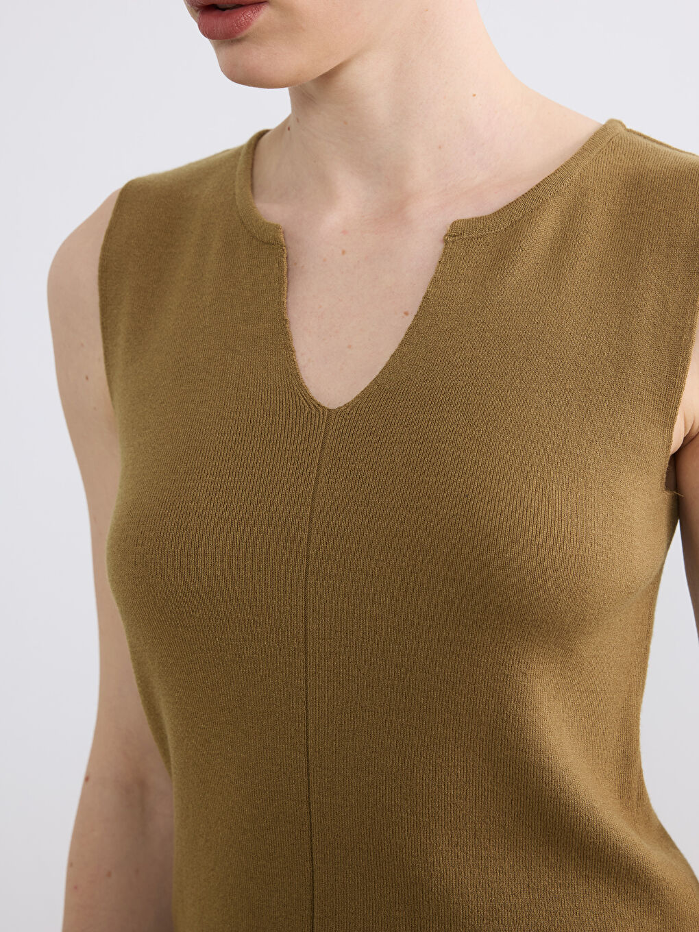 Yeşil Kaçık Yaka Kadın Triko Atlet-2