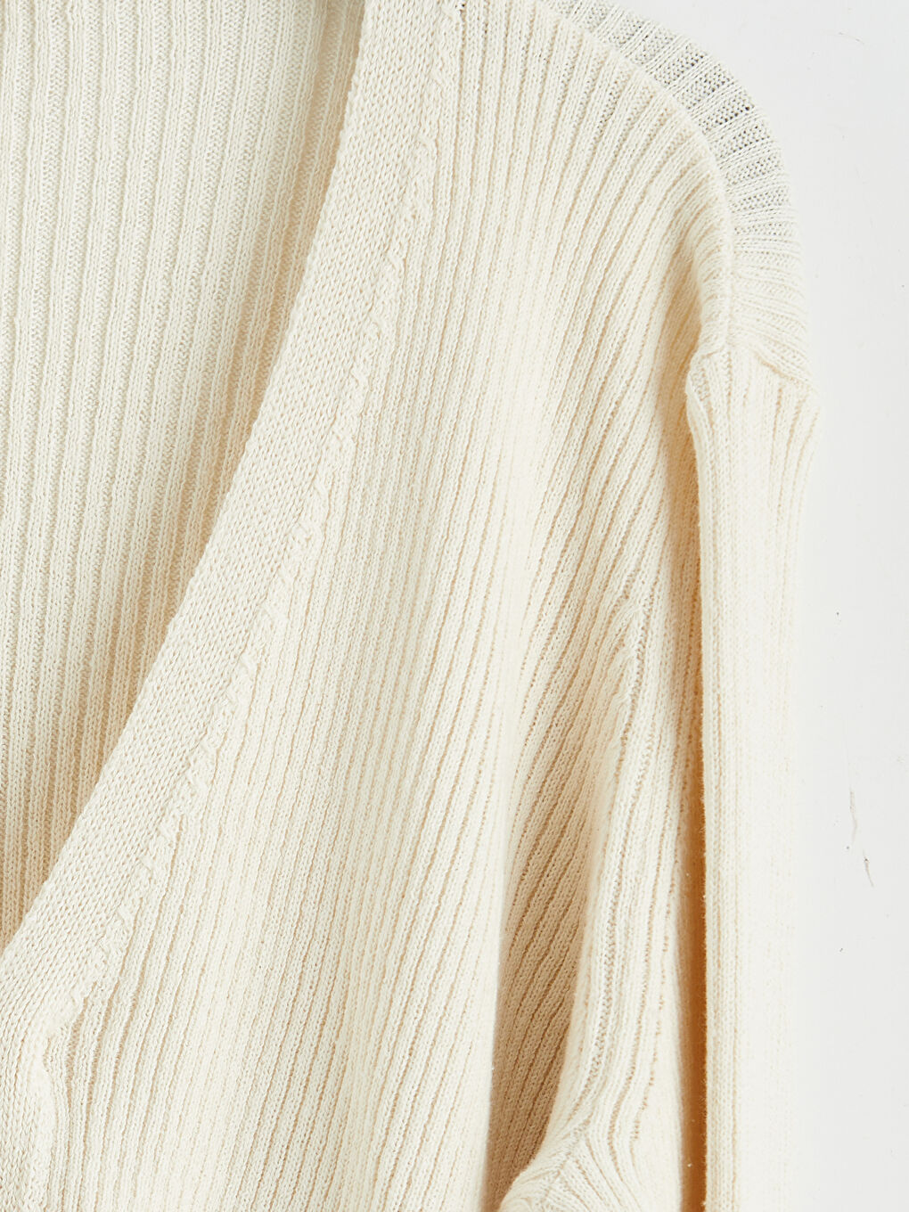 Ekru V Yaka Fırfırlı Kız Çocuk Triko Hırka-2