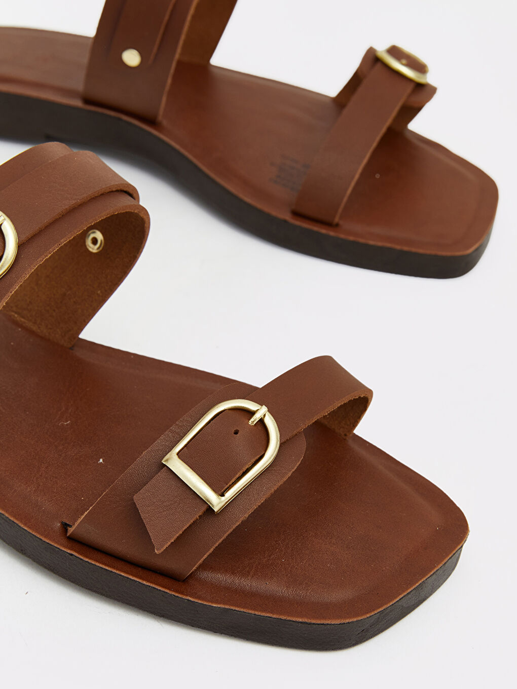 Kahverengi Çift Bantlı Tokalı Kadın Terlik-5