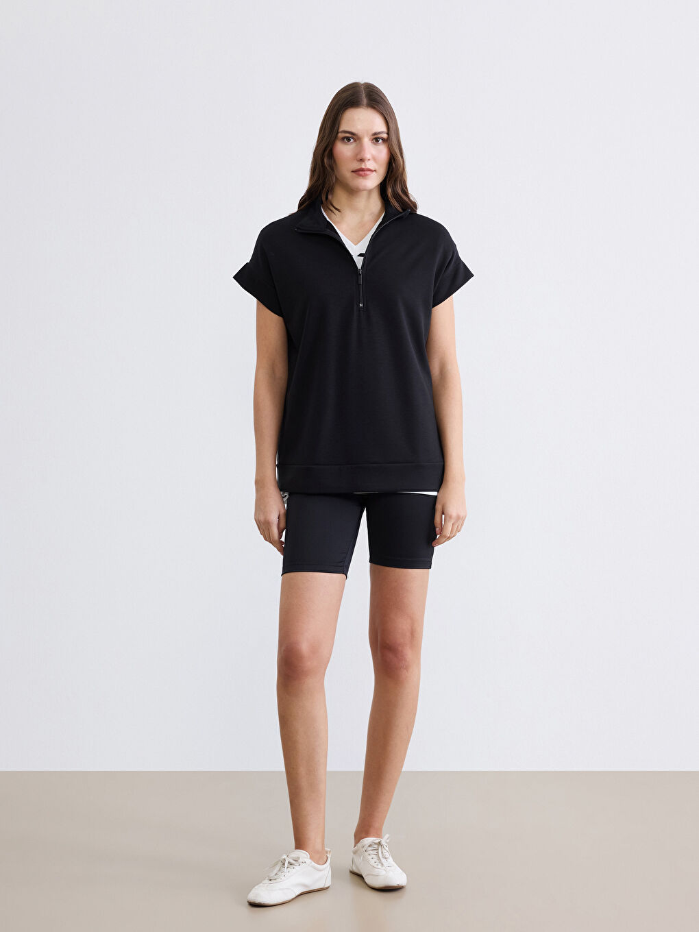 Siyah Dik Yaka Oversize Kadın Sweatshirt-1