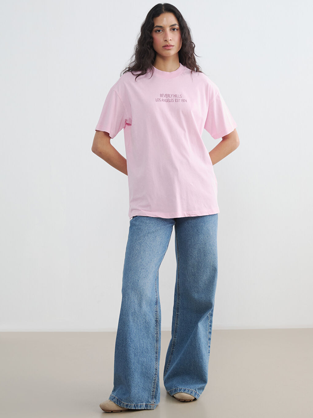 Pembe Bisiklet Yaka Baskılı Kadın Tişört-1