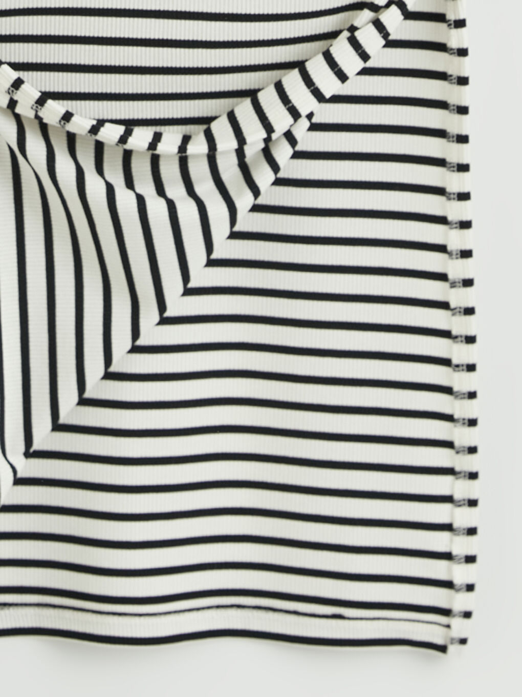 Siyah Polo Yaka Çizgili Yırtmaçlı Elbise-6