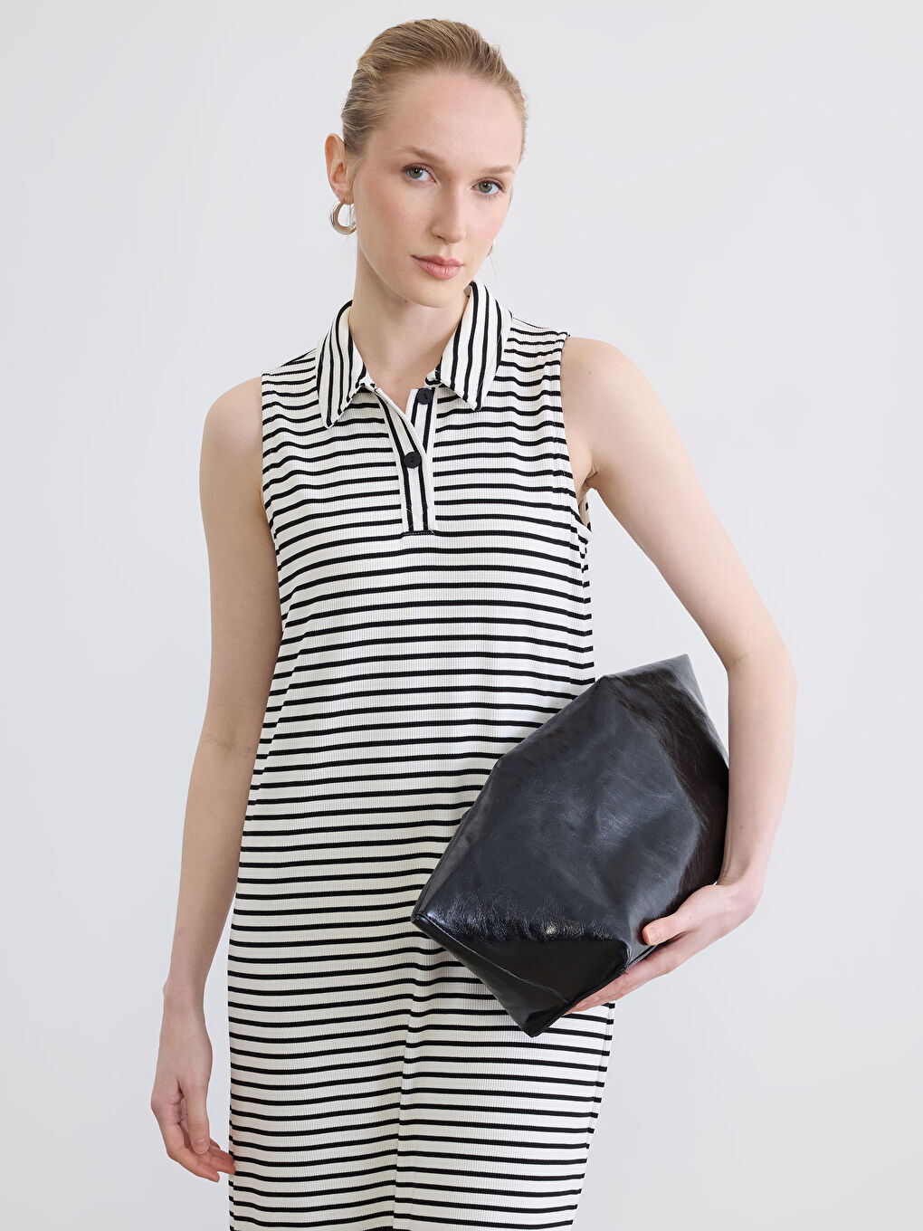 Siyah Polo Yaka Çizgili Yırtmaçlı Elbise