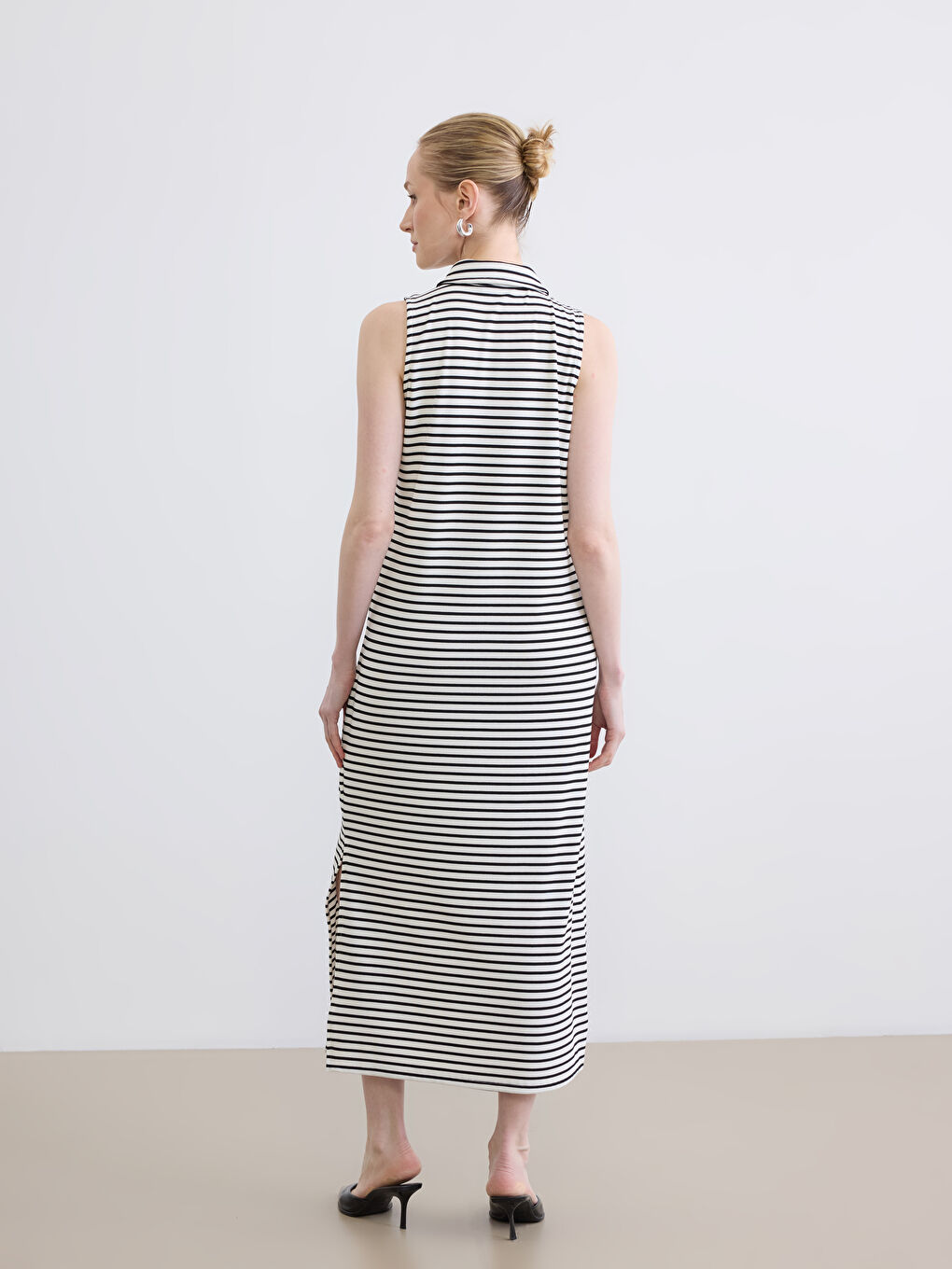 Siyah Polo Yaka Çizgili Yırtmaçlı Elbise-3