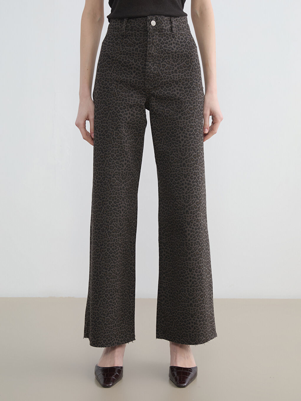 Kahverengi Wideleg Leopar Desenli Kadın Jean Pantolon-1