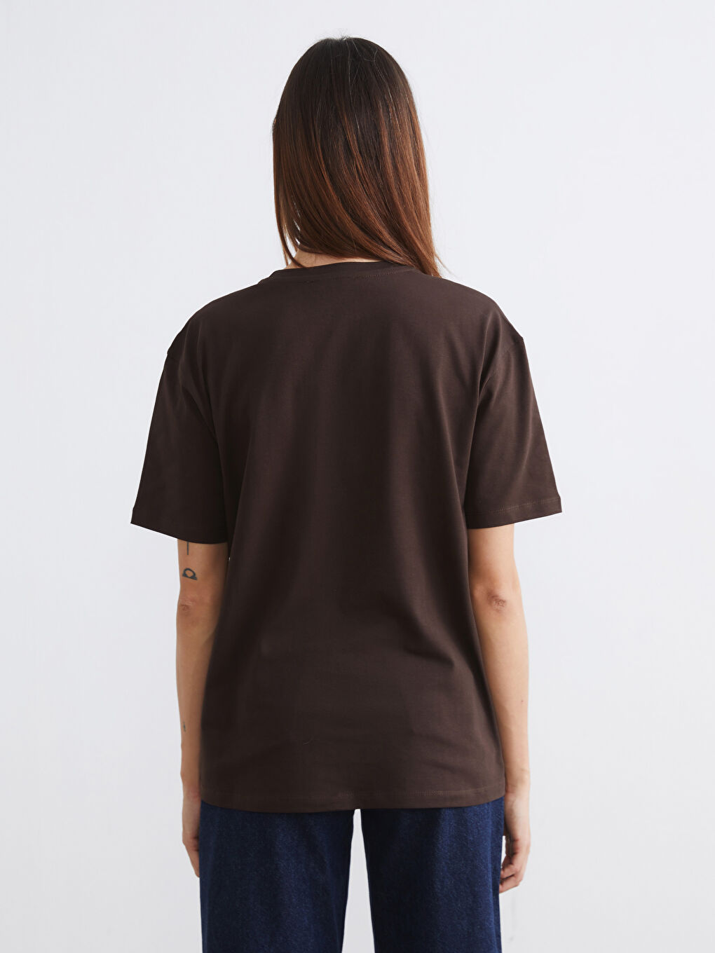 Kahverengi Bisiklet Yaka Nakışlı Kadın Tişört-4