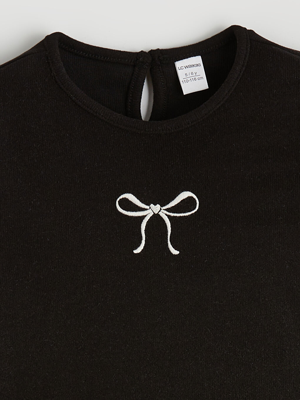 Siyah Bisiklet Yaka Fiyonk Nakışlı Kız Çocuk Tişört-2