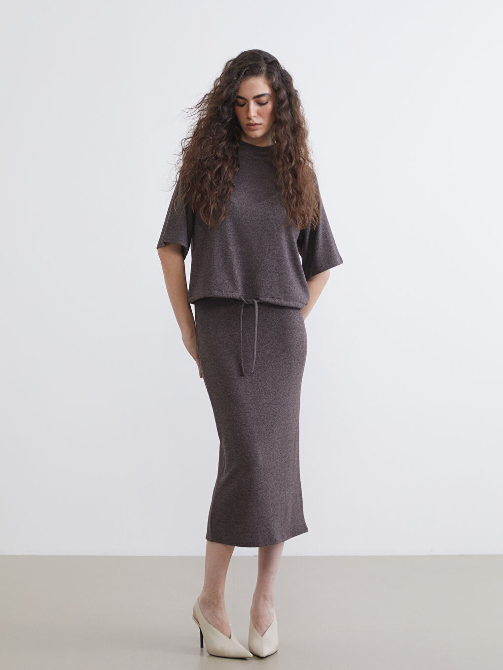 Kahverengi Beli Lastikli Yırtmaçlı Triko Etek