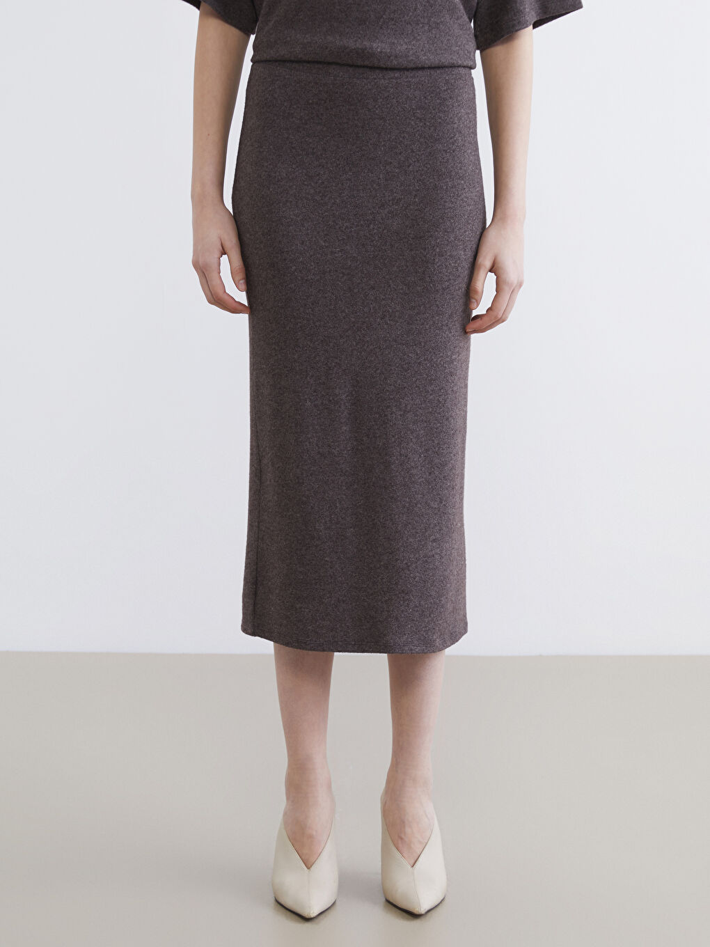 Kahverengi Beli Lastikli Yırtmaçlı Triko Etek-1