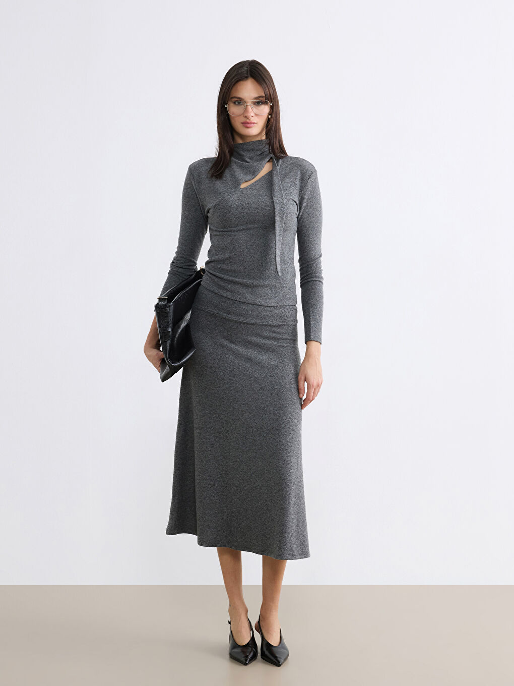 Жіночий светр з зав'язками на шиї-1