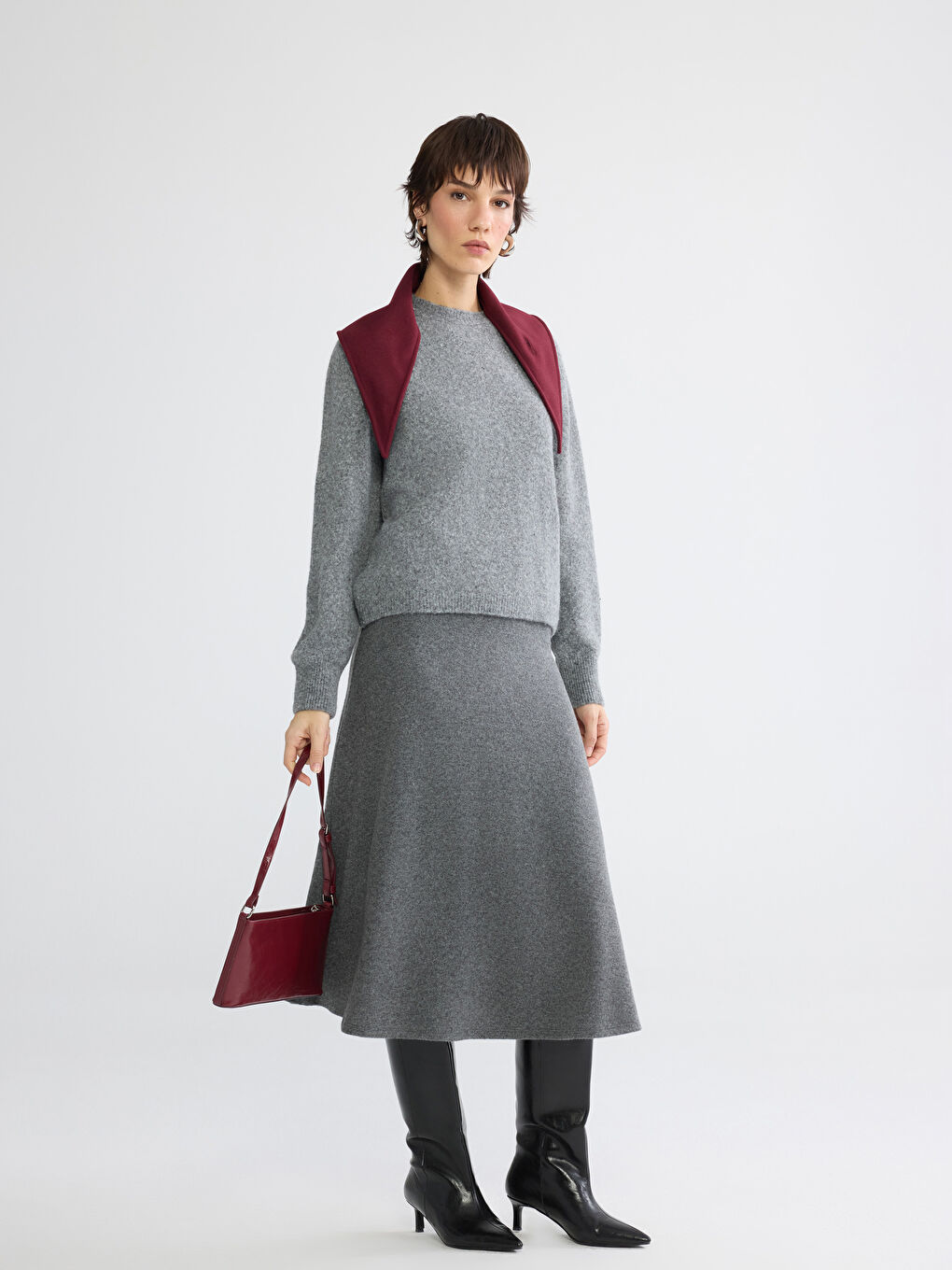 A-line knit skirt with an elasticated waist.