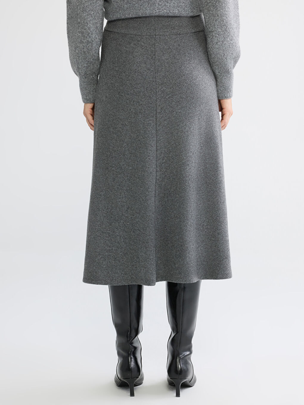 A-line knit skirt with an elasticated waist.-3