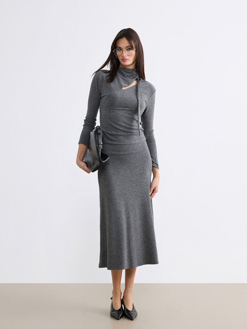 تەنورەی تریكۆی فۆرم بە کەمەر لاستیکی.