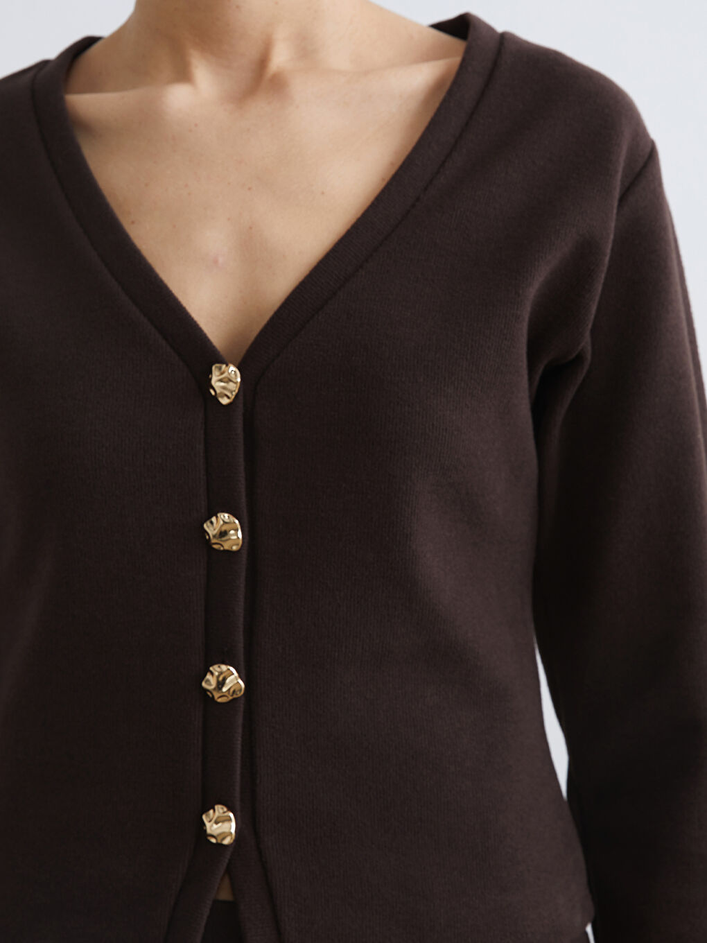 Дамска плетена жилетка с V-образно деколте-2