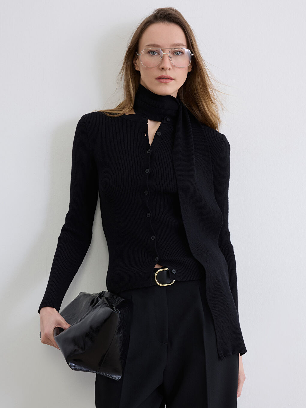 Siyah Fular Yaka Fitilli Kadın Triko Hırka