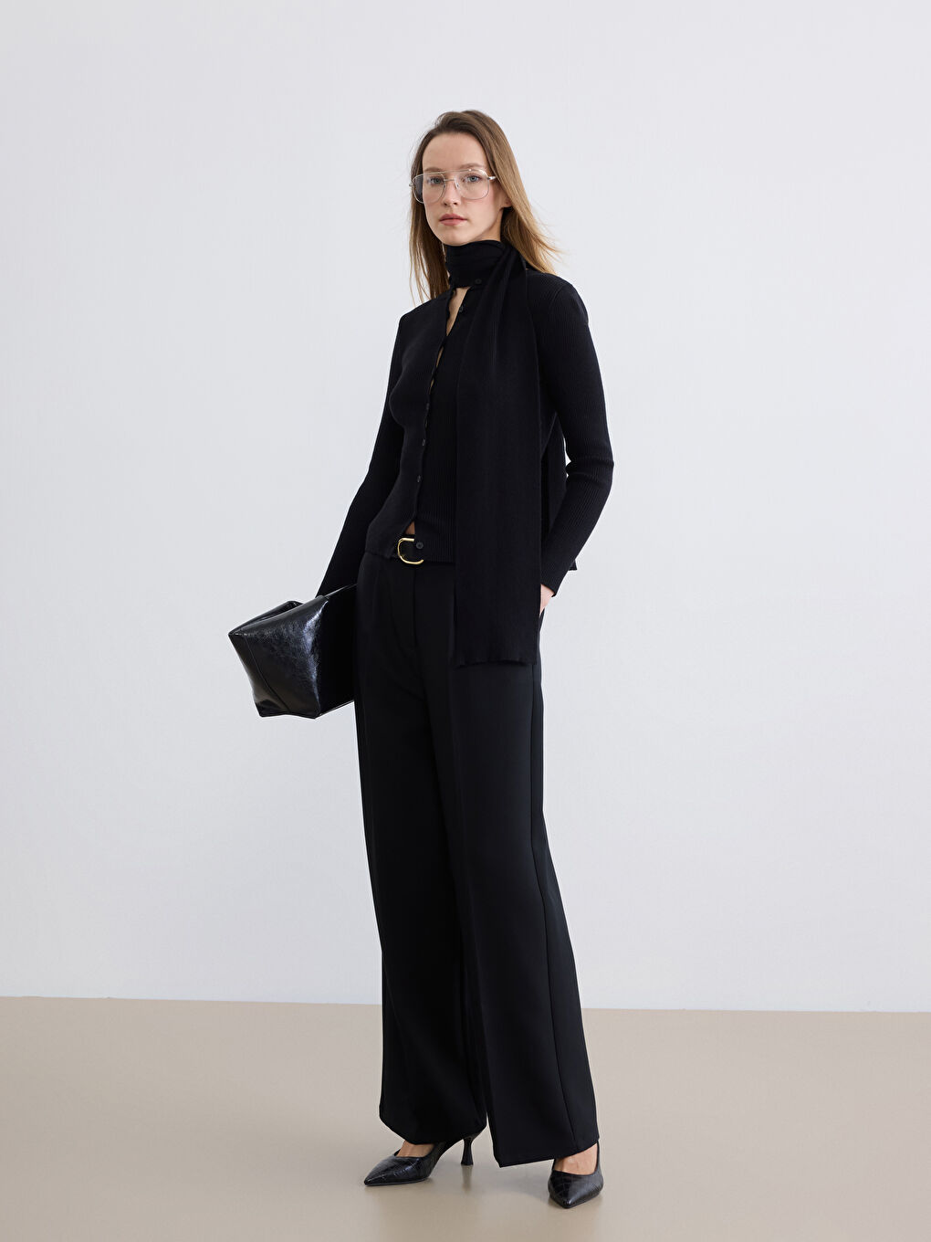 Siyah Fular Yaka Fitilli Kadın Triko Hırka-1