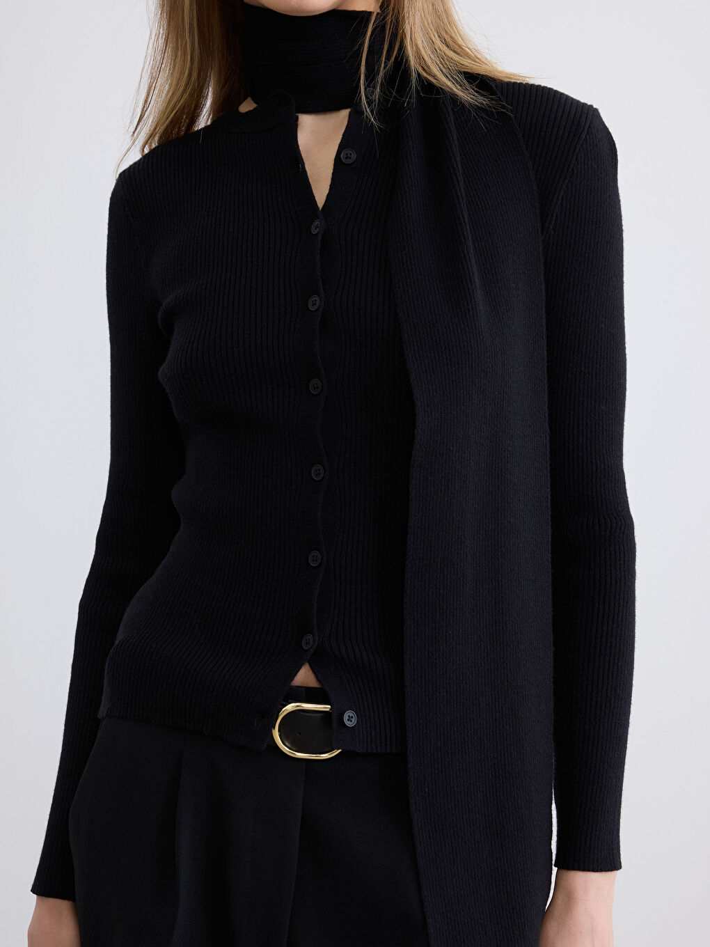 Siyah Fular Yaka Fitilli Kadın Triko Hırka-2