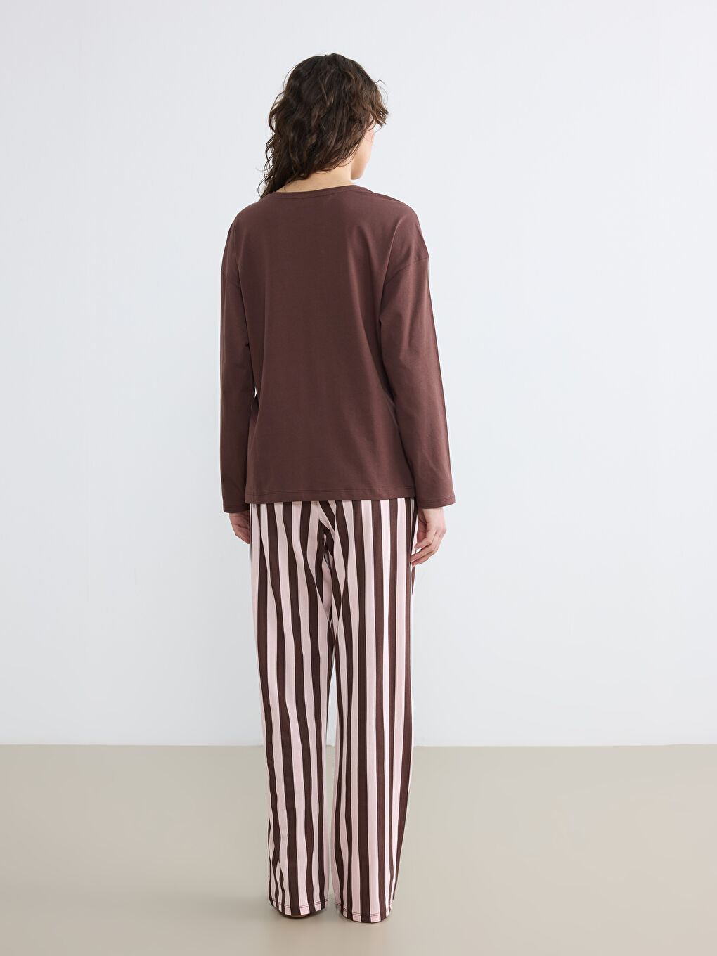 Printed crew neck women's pajama set-3