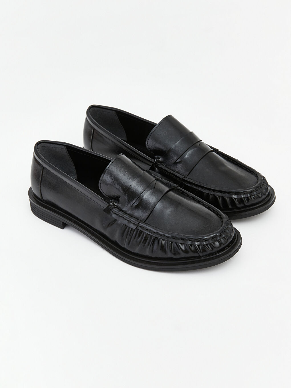 Siyah Deri Görünümlü Kadın Klasik Ayakkabı-1