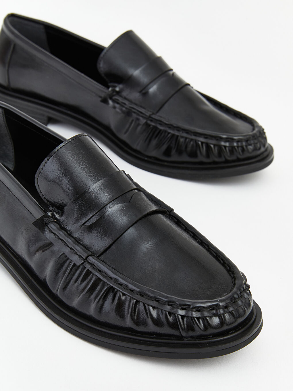 Siyah Deri Görünümlü Kadın Klasik Ayakkabı-3