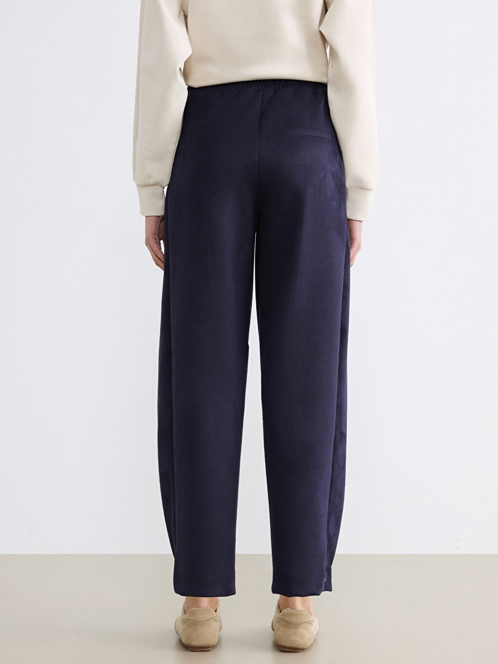 Lacivert Loose Fit Kadın Pileli Süet Görünümlü Pantolon-4