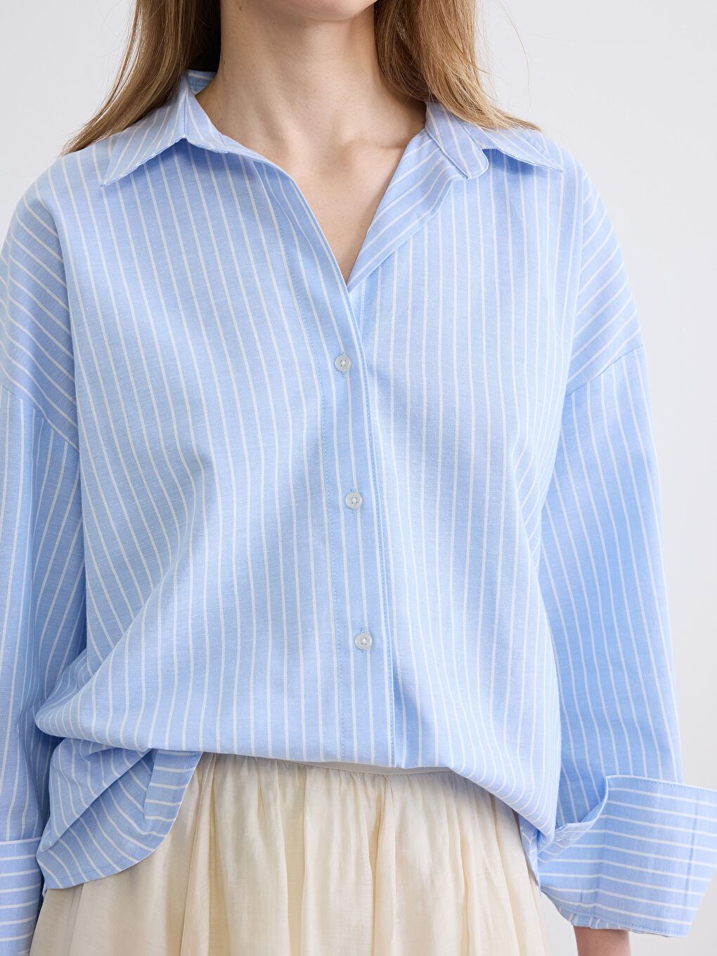 Γυναικείο πουκάμισο Oxford με ρίγες σε oversized γραμμή-2