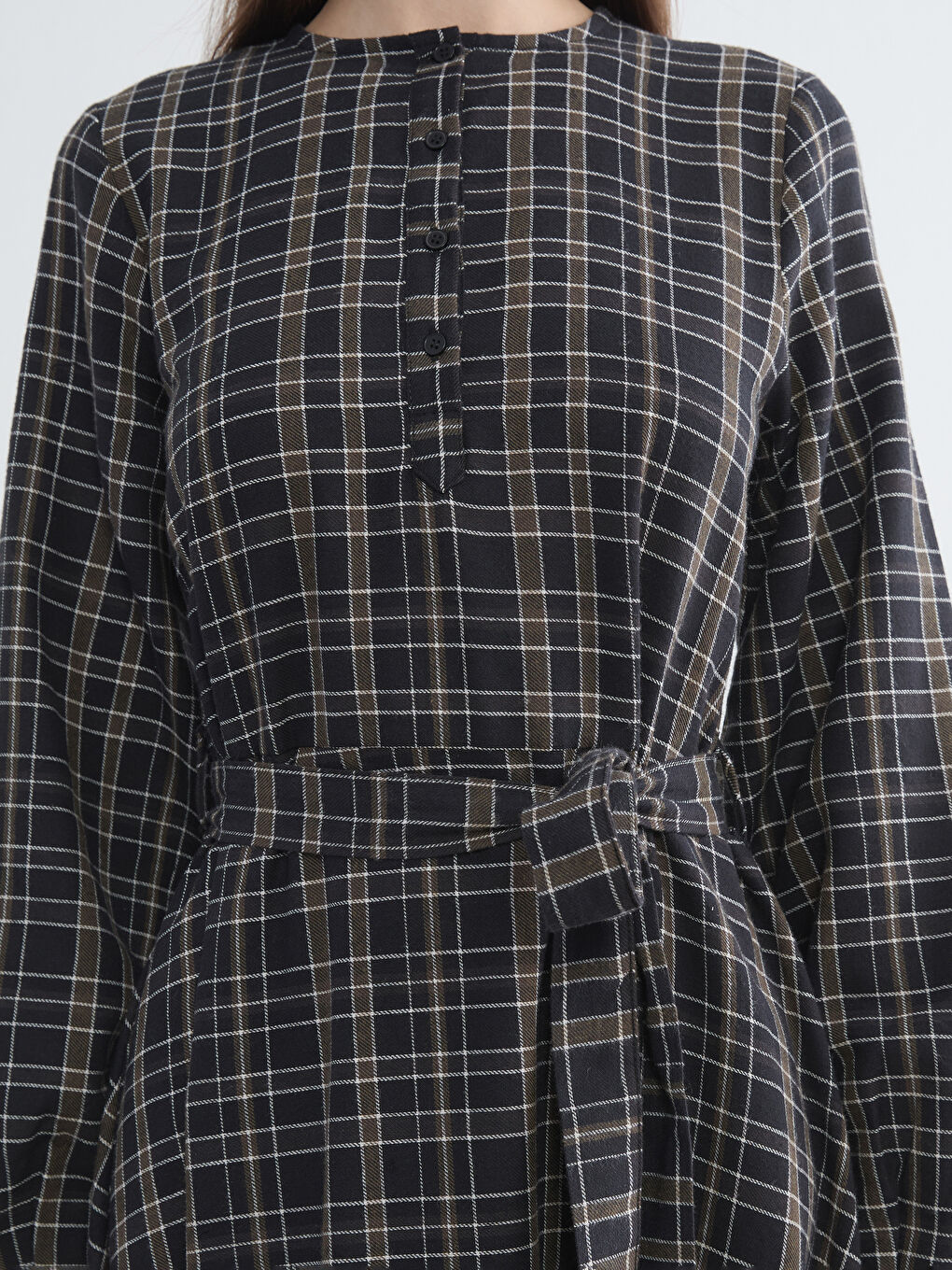 Siyah Hakim Yaka Ekose Kuşaklı Elbise-2