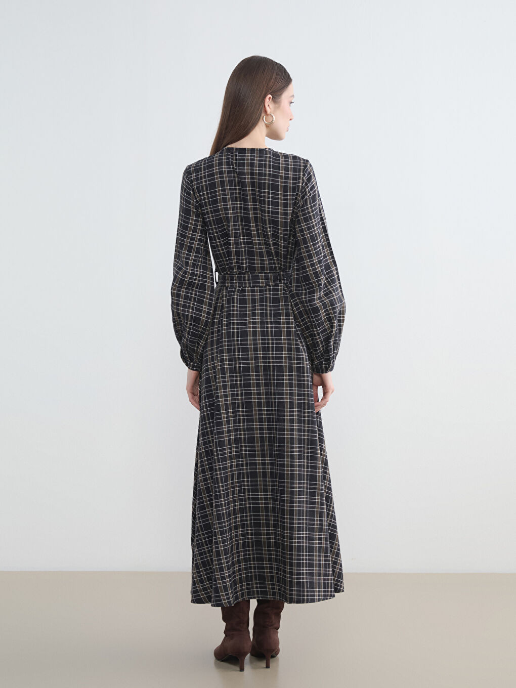 Siyah Hakim Yaka Ekose Kuşaklı Elbise-3