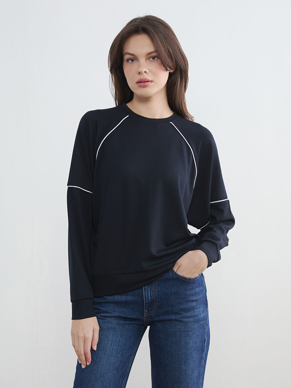 Lacivert Bisiklet Yaka Kadın Sweatshirt