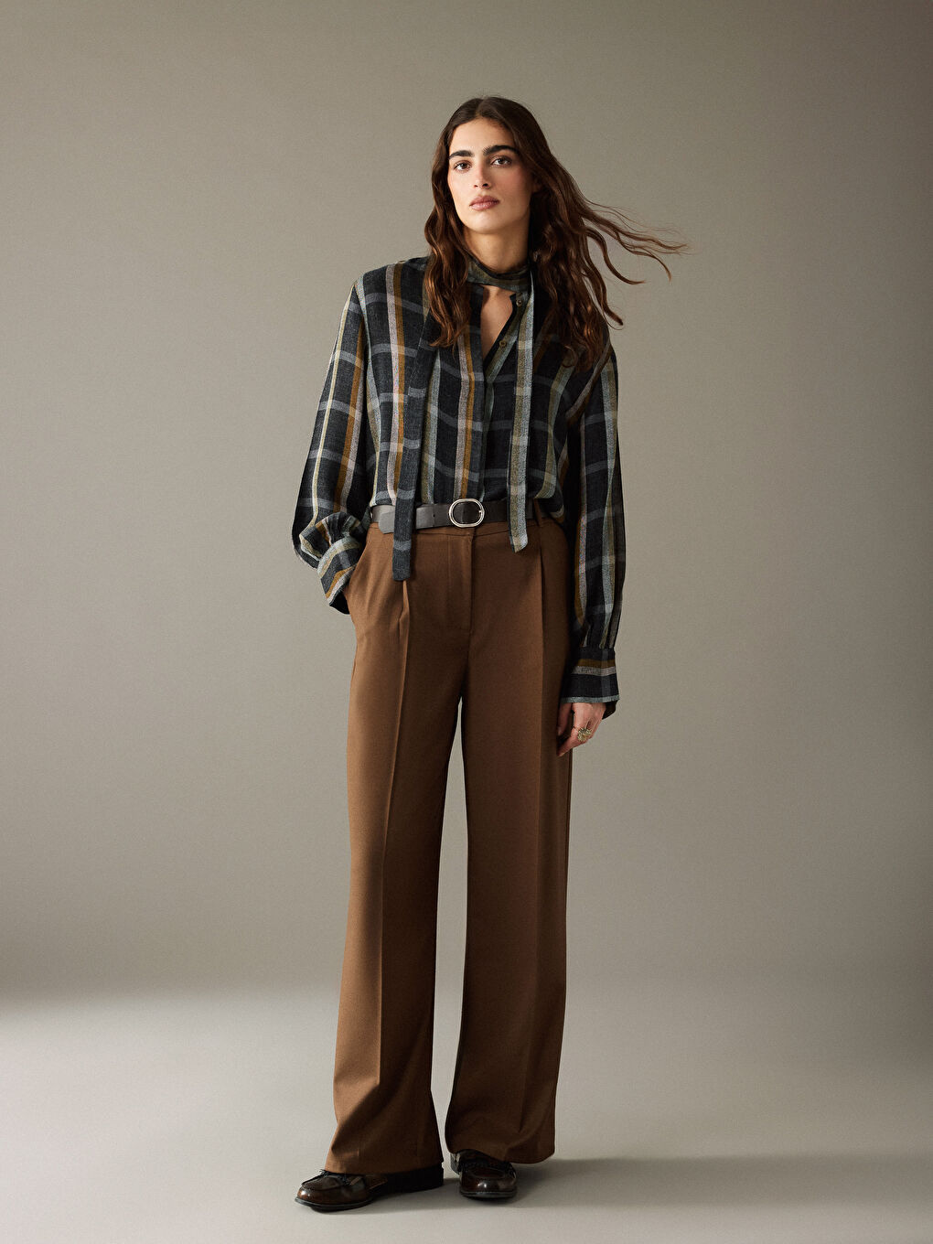 Gri Şal Yaka Ekose Kadın Gömlek-1