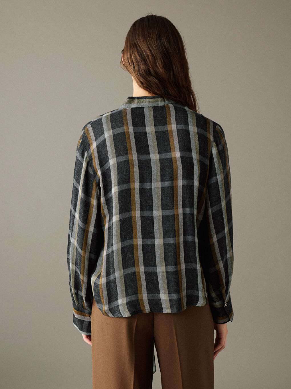 Gri Şal Yaka Ekose Kadın Gömlek-3