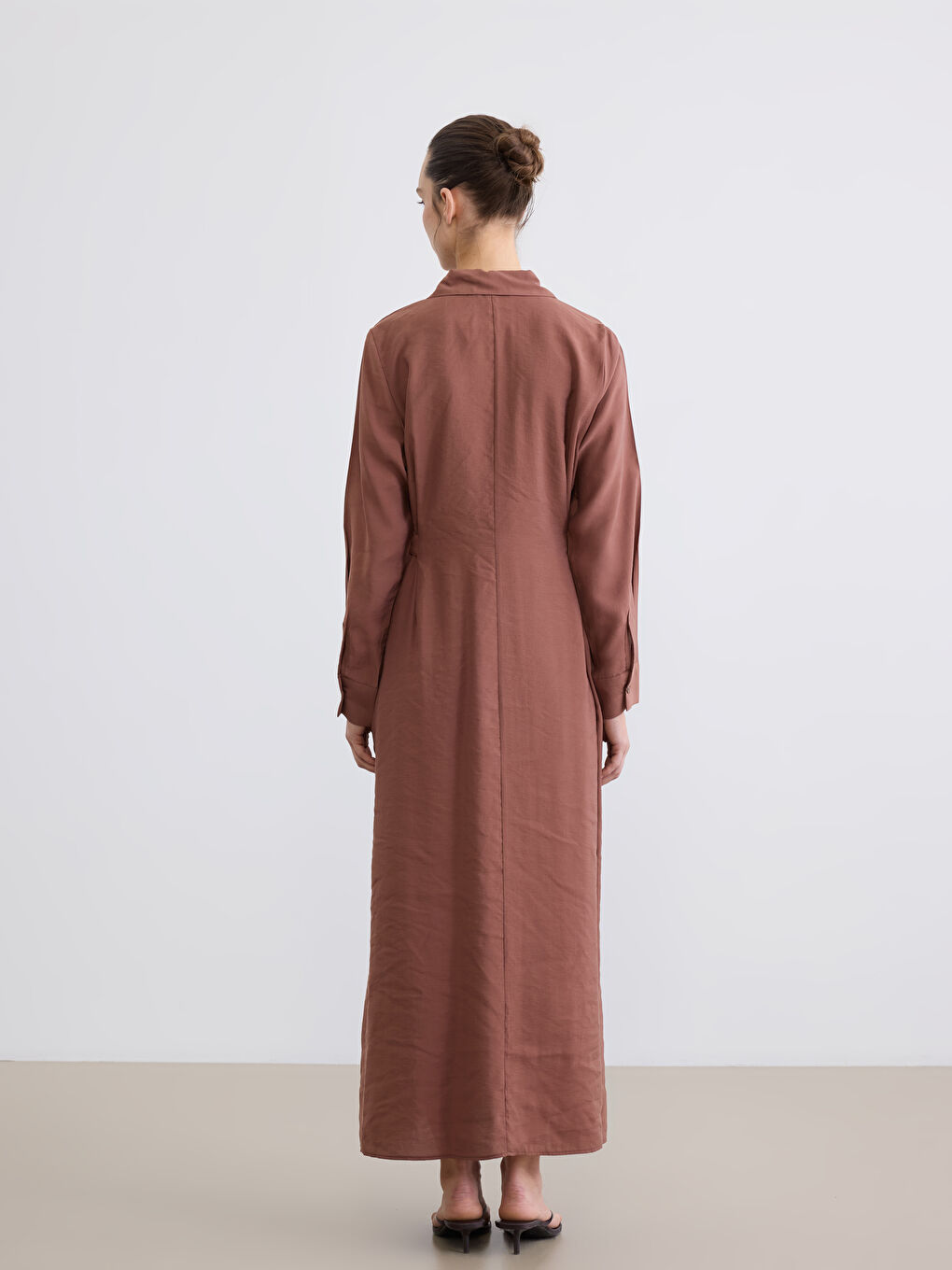 Kahverengi Modal Karışımlı Kemer Detaylı Gömlek Elbise-3