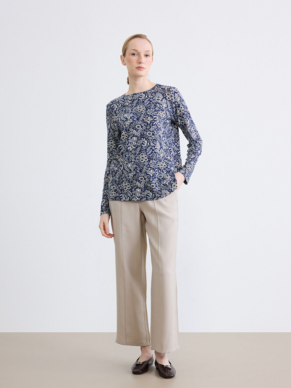 Lacivert Bisiklet Yaka Desenli Kadın Tişört-1