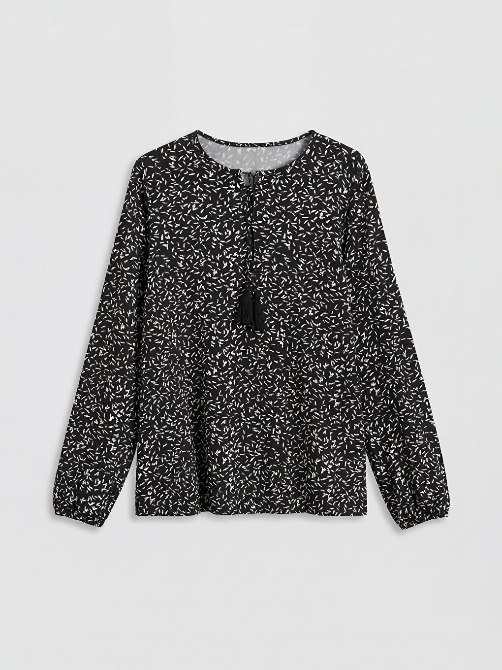 Siyah Bağlamalı Yaka Desenli Bluz-4