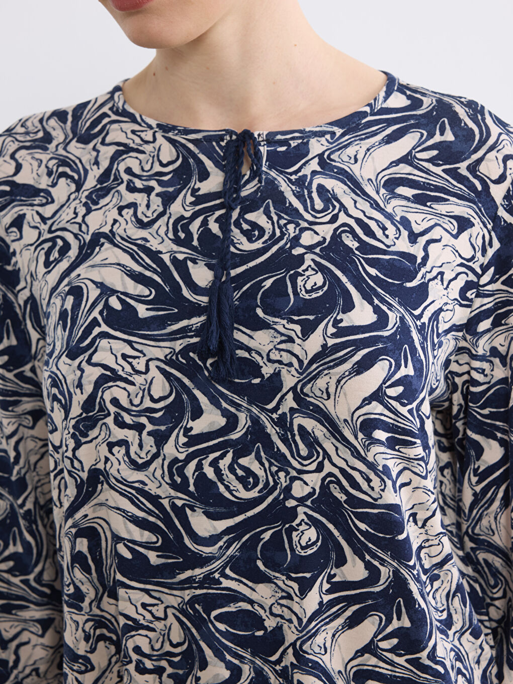 Lacivert Bağlamalı Yaka Desenli Bluz-2