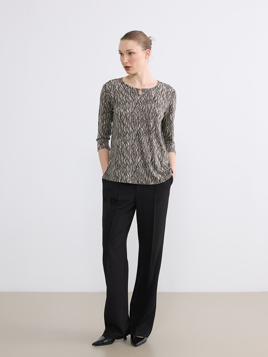 Bej Bisiklet Yaka Desenli Bluz	-1