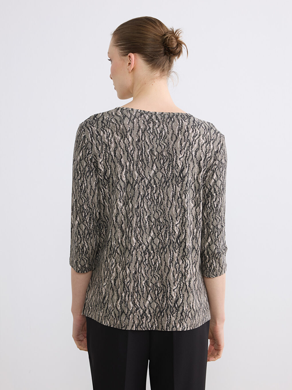 Bej Bisiklet Yaka Desenli Bluz	-3