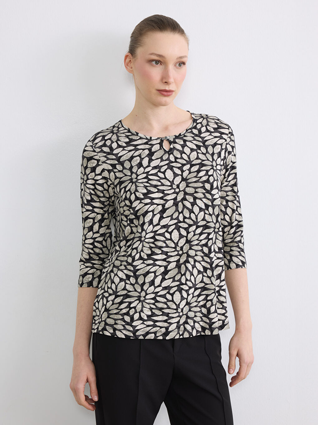 Siyah Bisiklet Yaka Desenli Bluz	