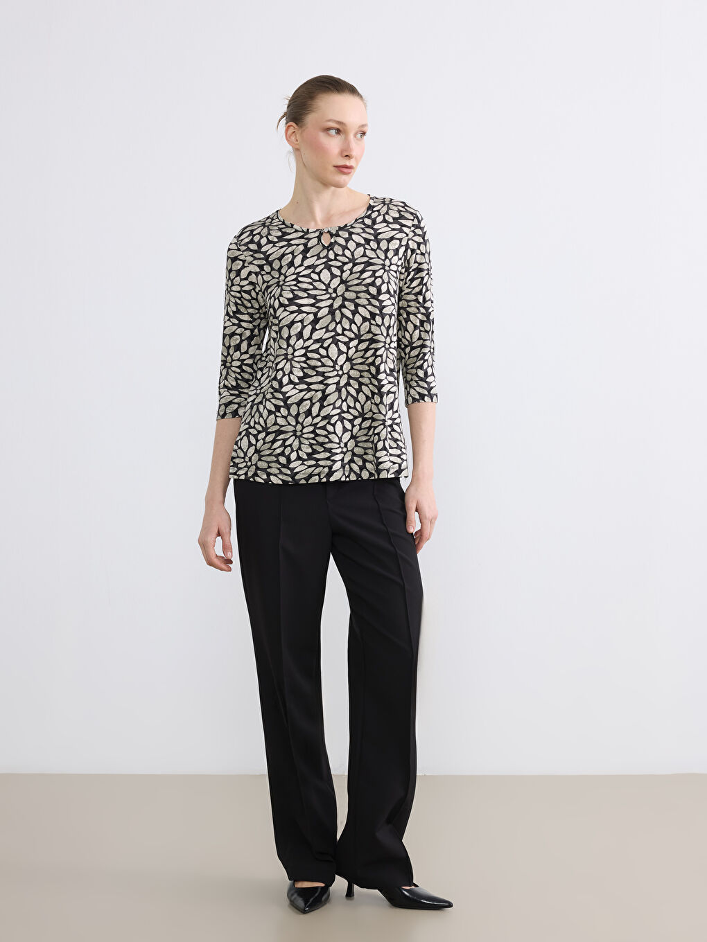 Siyah Bisiklet Yaka Desenli Bluz	-1