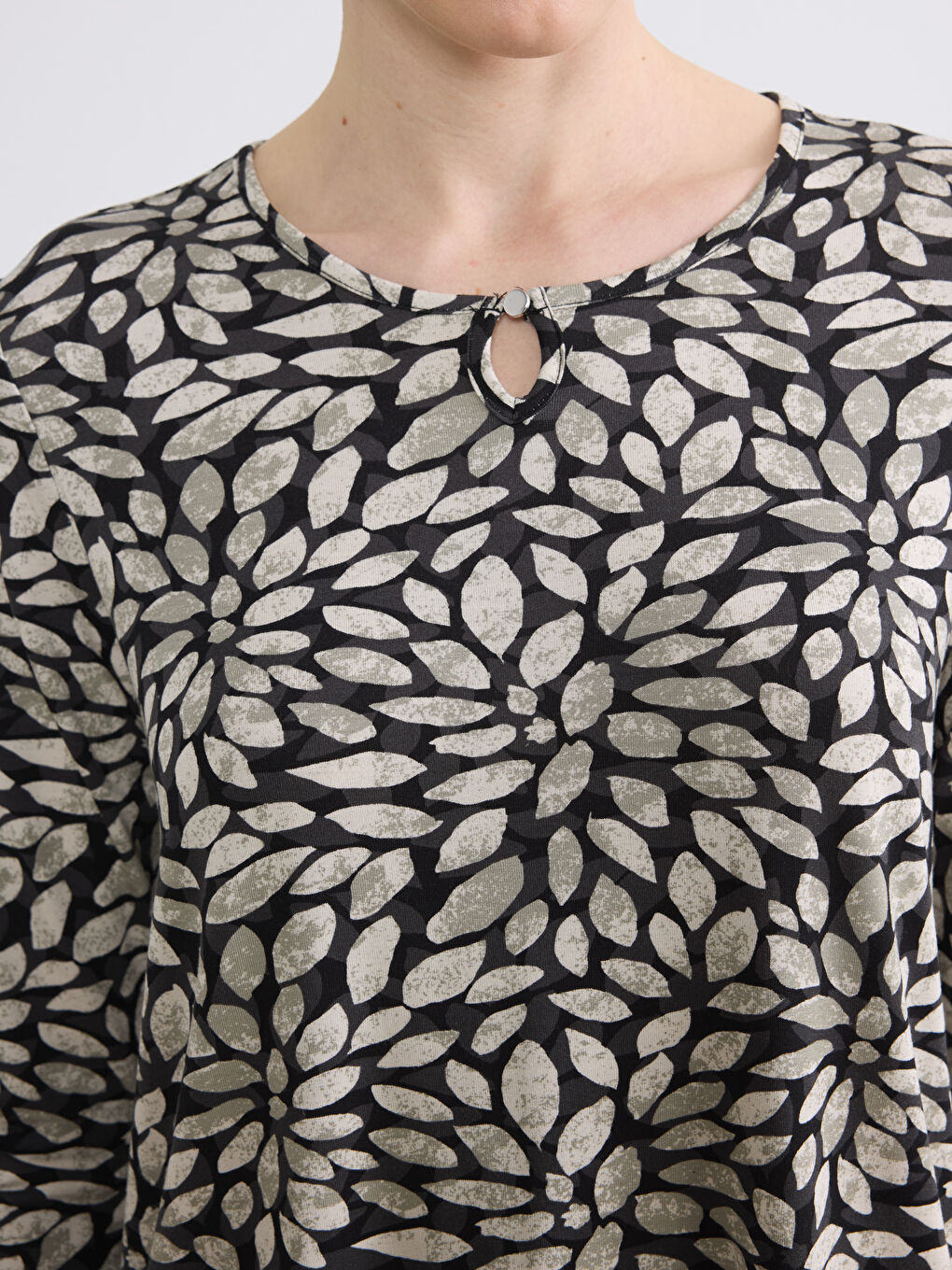 Siyah Bisiklet Yaka Desenli Bluz	-2